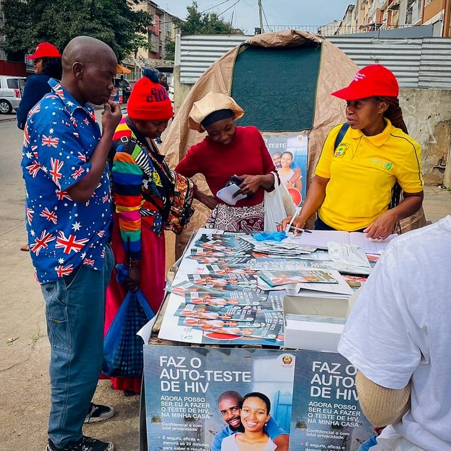 Distribuição do material informativo no Distrito de Chamankulu , Cidade de Maputo